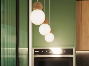 miniaturka Lampa wisząca PEKTO 3P biała i drewniana skandynawska