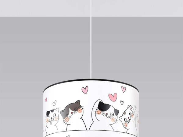 Biała lampa wisząca z kotkami duża na szarym tle