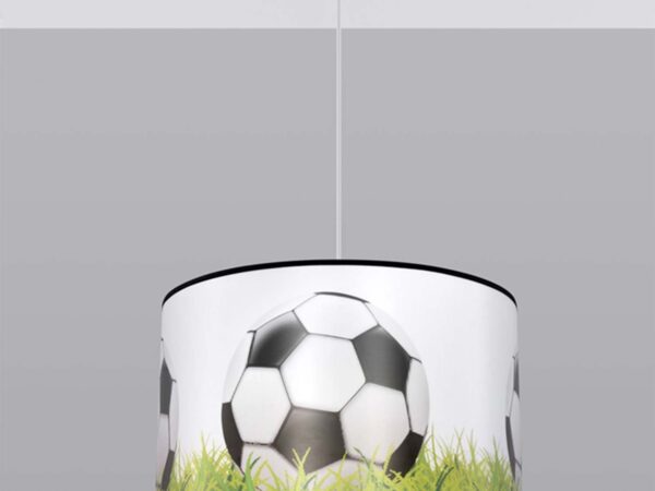 Biała lampa z piłkami na zielonej trawie duża na szarym tle
