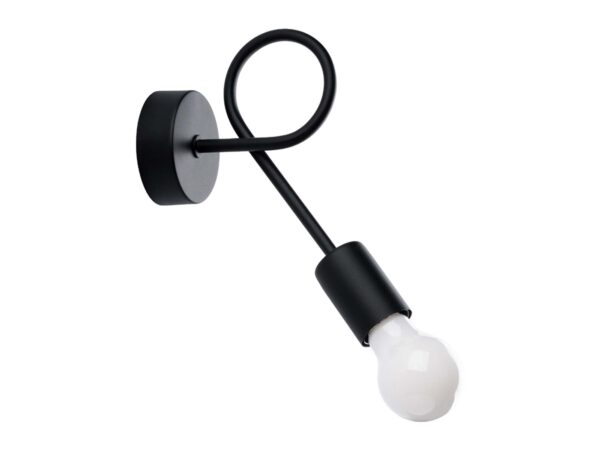 Czarny kinkiet z ozdobną pętlą i białą żarówką na białym tle