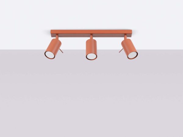Lampa sufitowa potrójna ceglasta z regulowanymi reflektorami