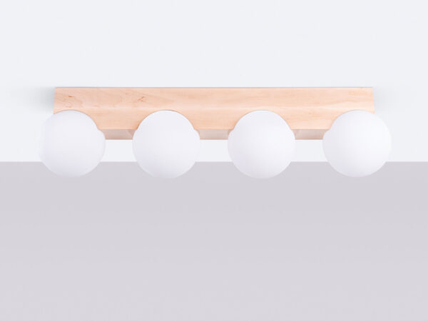 Kinkiet ścienny drewniany z czterema białymi kloszami kulowymi