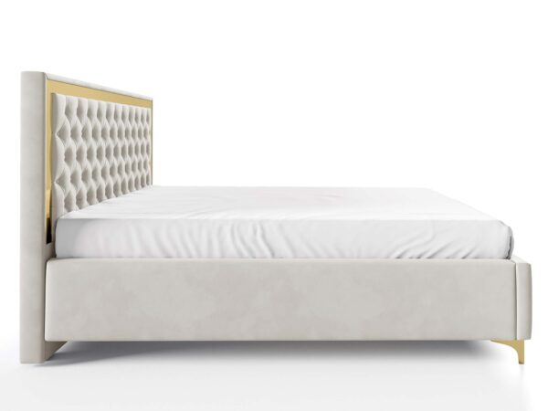Tapicerowane łóżko kremowe z pikowanym zagłówkiem i złotymi akcentami