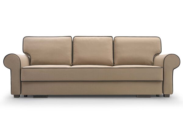Beżowa sofa trzyosobowa z zaokrąglonymi podłokietnikami i ciemną lamówką