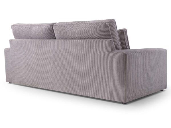 Szara sofa sztruksowa dwuosobowa z miękkimi poduszkami oparcia