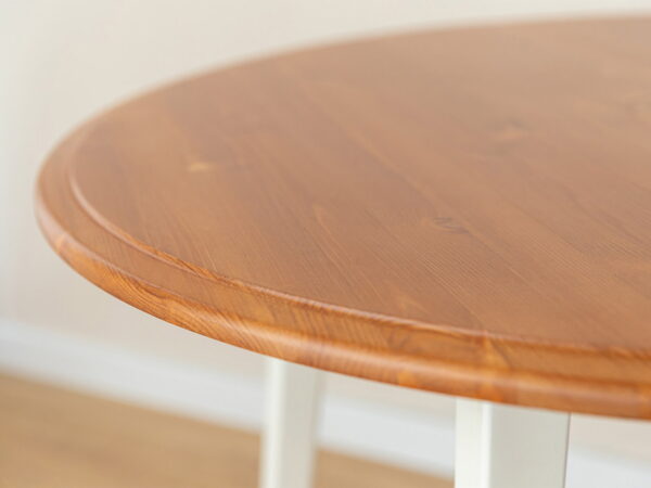 Tekstura dębowego blatu stołu okrągłego zbliżenie