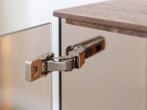 miniaturka Drewniana witryna elegancka 3-drzwiowa Essentia