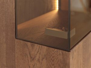 miniaturka Minimalistyczna witryna 1-drzwiowa drewniana Essentia