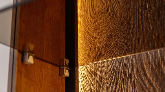 miniaturka Elegancka witryna 3-drzwiowa drewniana Essentia