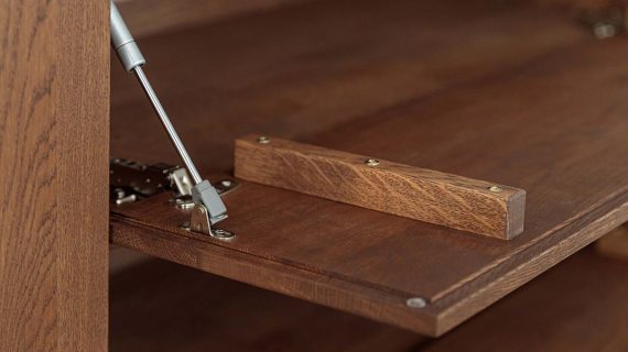 miniaturka Komoda 4-drzwiowa klasyczna drewniana Essentia