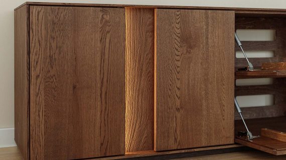 miniaturka Drewniana komoda loftowa 4-drzwiowa Essentia