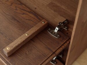 miniaturka Komoda 4-drzwiowa klasyczna drewniana Essentia