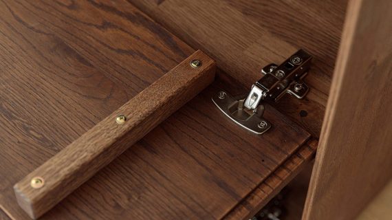 miniaturka Komoda 4-drzwiowa klasyczna drewniana Essentia