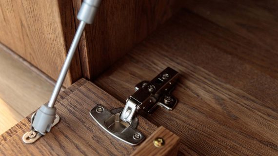 miniaturka Klasyczna szafka RTV 4-drzwiowa drewniana Essentia