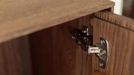 miniaturka Witryna 3-drzwiowa klasyczna drewniana Essentia