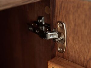 miniaturka Elegancka drewniana witryna 1-drzwiowa Essentia