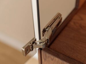 miniaturka Minimalistyczna witryna 1-drzwiowa drewniana Essentia