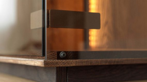 miniaturka Elegancka witryna 3-drzwiowa drewniana Essentia