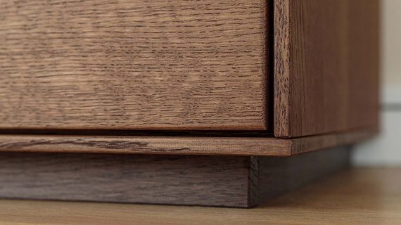 miniaturka Minimalistyczna witryna 1-drzwiowa drewniana Essentia