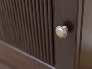 miniaturka Komoda 3-drzwiowa klasyczna drewniana Kalari