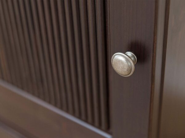 Komoda dwudrzwiowa sosnowa ciemna klasyczny styl