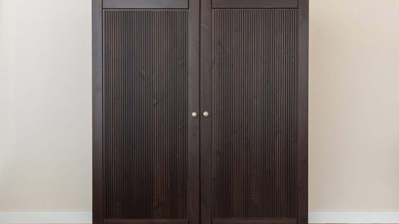 miniaturka Drewniana szafa klasyczna 2-drzwiowa Kalari