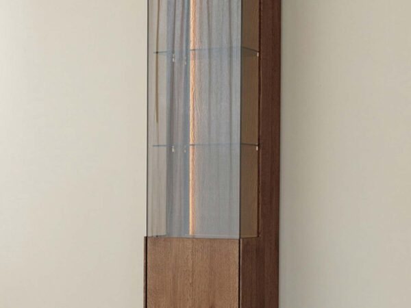 Witryna wysoka dębowa tabacco lewa z przeszkleniem i LED