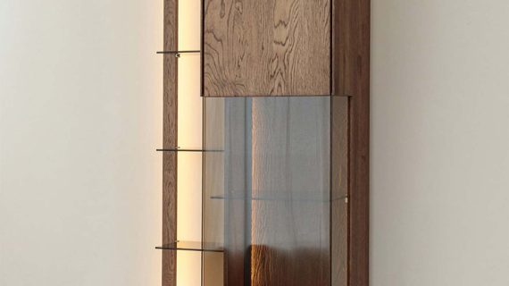 miniaturka Elegancka drewniana witryna 1-drzwiowa Essentia