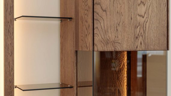 miniaturka Elegancka drewniana witryna 1-drzwiowa Essentia