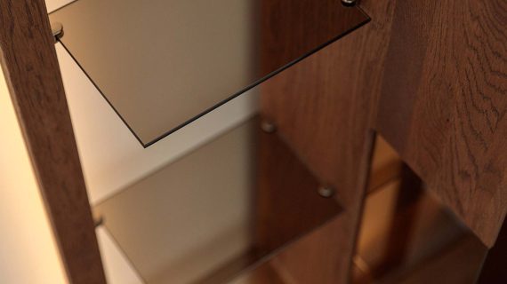 miniaturka Elegancka drewniana witryna 1-drzwiowa Essentia