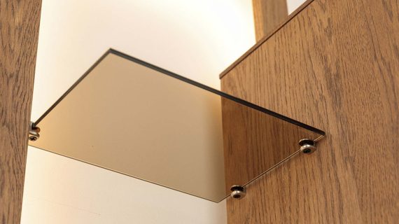 miniaturka Elegancka drewniana witryna 1-drzwiowa Essentia