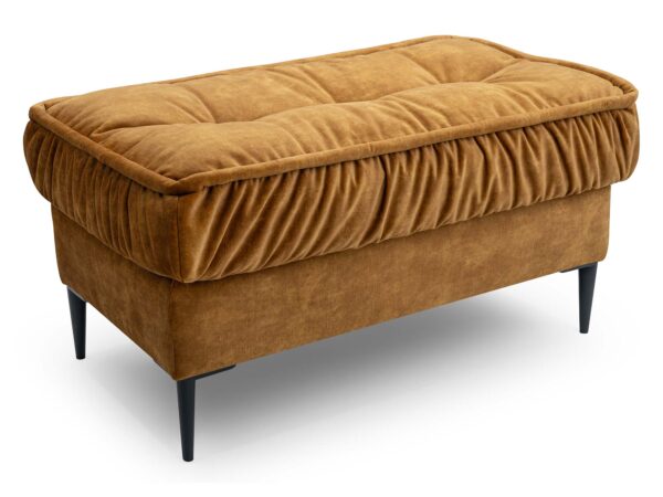 Miodowa tapicerowana ławka pikowana na czarnych nóżkach