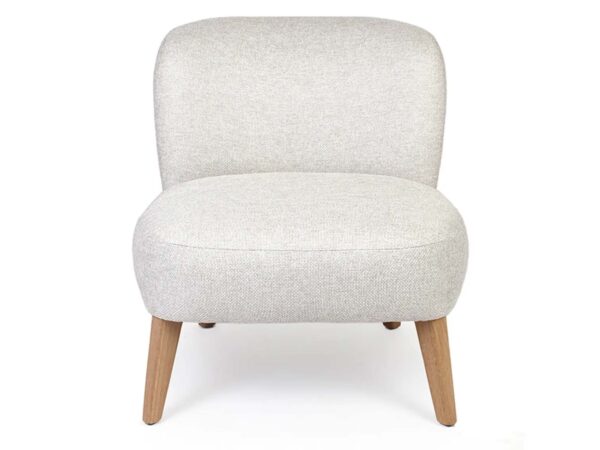 Tapicerowany fotel wypoczynkowy jasnoszary na drewnianych nóżkach