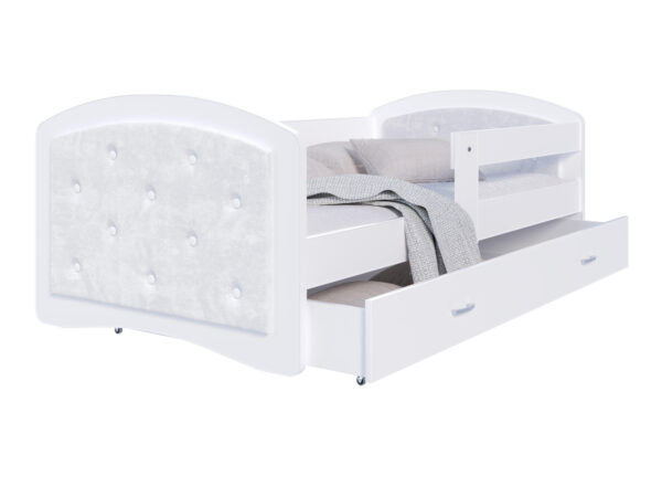 Białe łóżko dziecięce z tapicerowanym zagłówkiem i szufladą