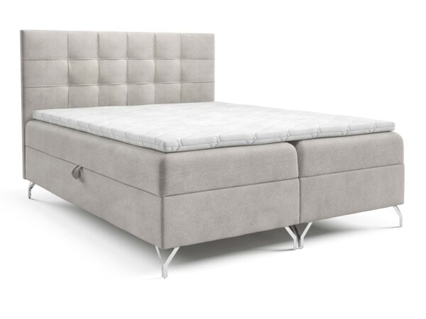 Tapicerowane łóżko kontynentalne jasnoszare z pikowanym zagłówkiem i chromowanymi nóżkami