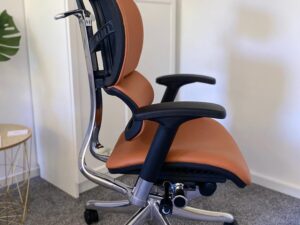 miniaturka Ergonomiczny fotel biurowy ERGOFLY Fly L-06 Brown