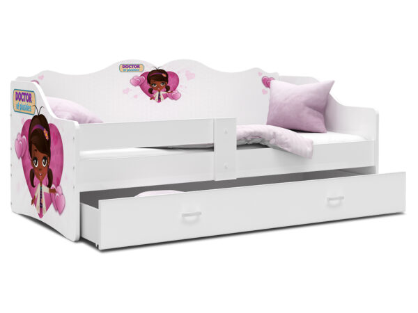 Białe łóżko dziecięce z barierką szufladą i kolorowym nadrukiem