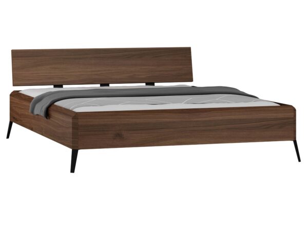 Łóżko sypialniane orzech z zagłówkiem drewnianym na czarnych nogach