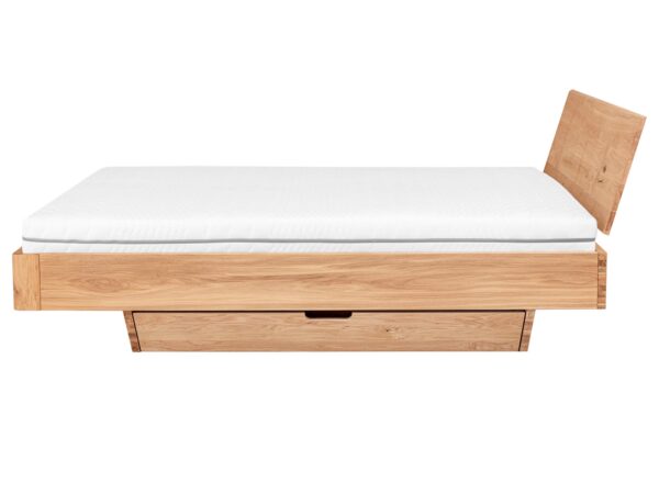 Dębowe łóżko z szufladą i nachylanym zagłówkiem