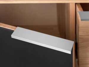 miniaturka Drewniana komoda z litego drewna Eleana 1T3L