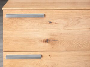 miniaturka Szafka nocna drewniana z litego drewna Arella 2L-RE