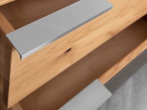 miniaturka Elegancka szafka nocna z litego drewna Eleana 2L-RE