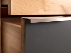 miniaturka Elegancka szafka nocna z litego drewna Eleana 2L-RE