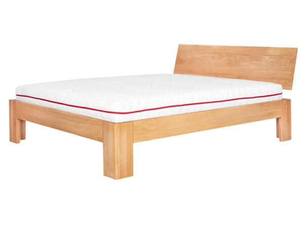 Łóżko drewniane dębowe z pochylonym zagłówkiem i materacem